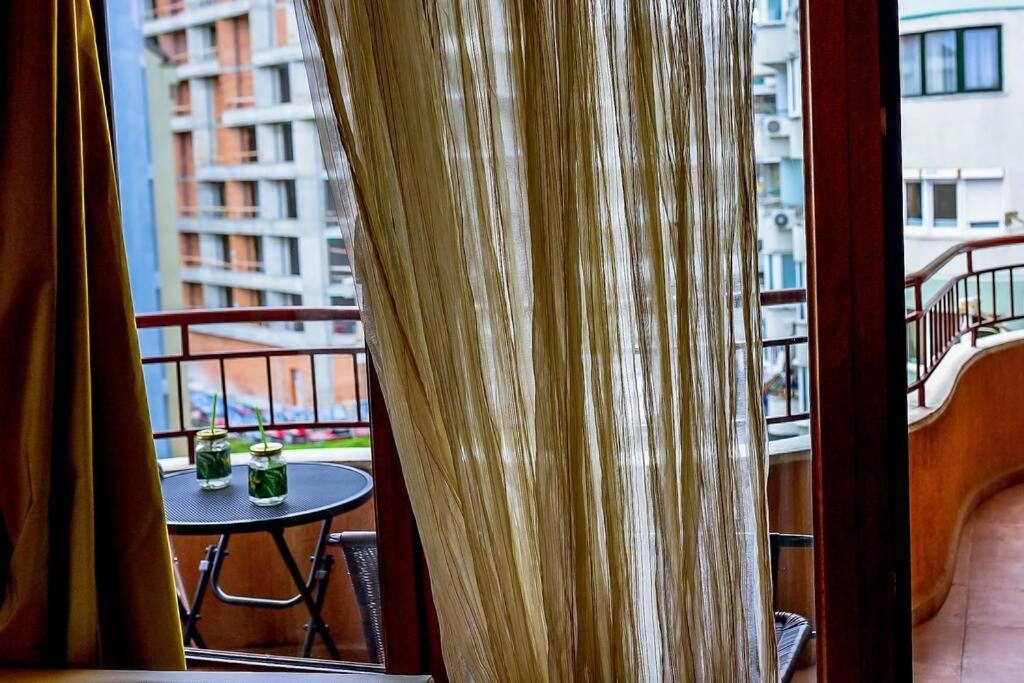 Sea View Apartment Next To Sea Garden And Beach Varna Exteriör bild